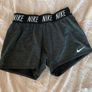 Nike L (Girls) Grey Athletic Shorts
